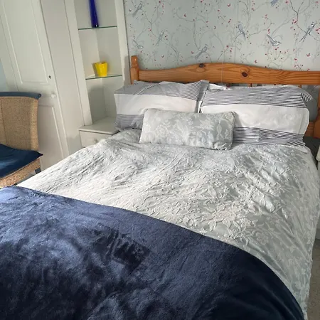 Bed & Breakfast June's