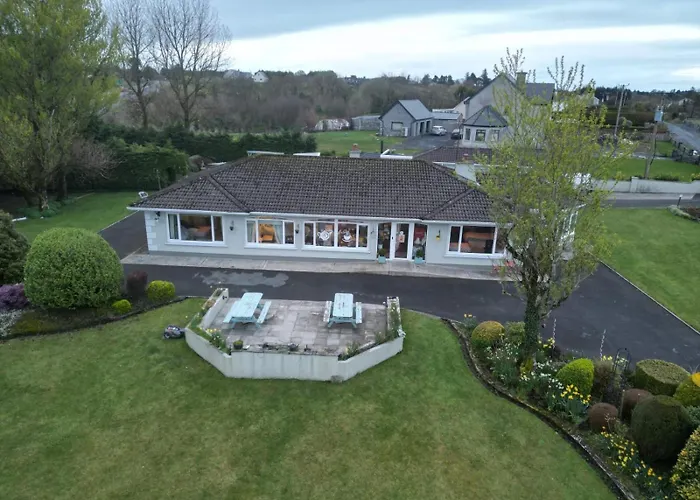 June's Bed & Breakfast *