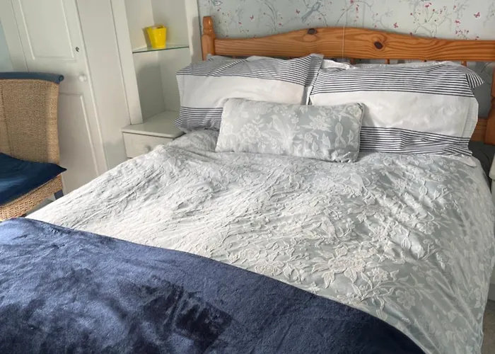 Bed & Breakfast June's