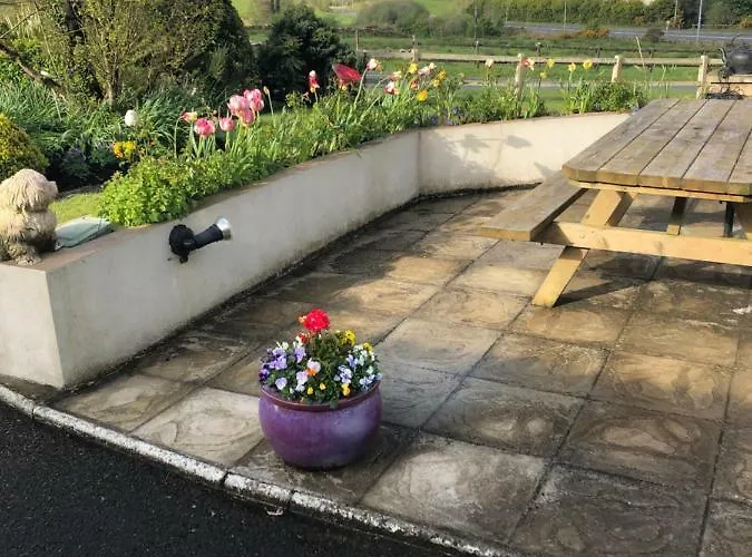 Bed & Breakfast June's *